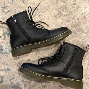 Dr. Marten - black leather lace up boot style 1460